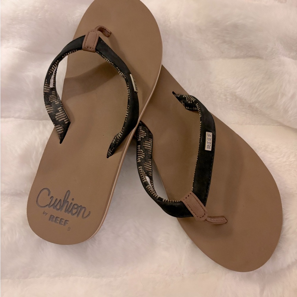 Reef Women’s cushion sands, US size 9/Eur 40, cute and comfy! Preowned, no wear